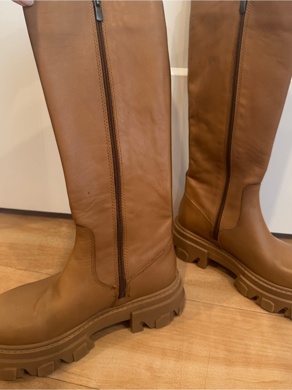 EUC Steve Madden Tan Boots - Picture 4 of 11